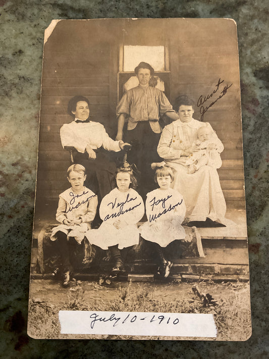 Photo Postcard 1910 Seven Poeple