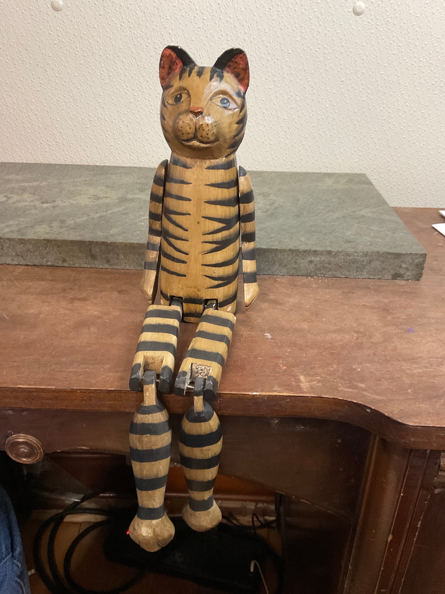 Jointed Shelf Sitting Cat