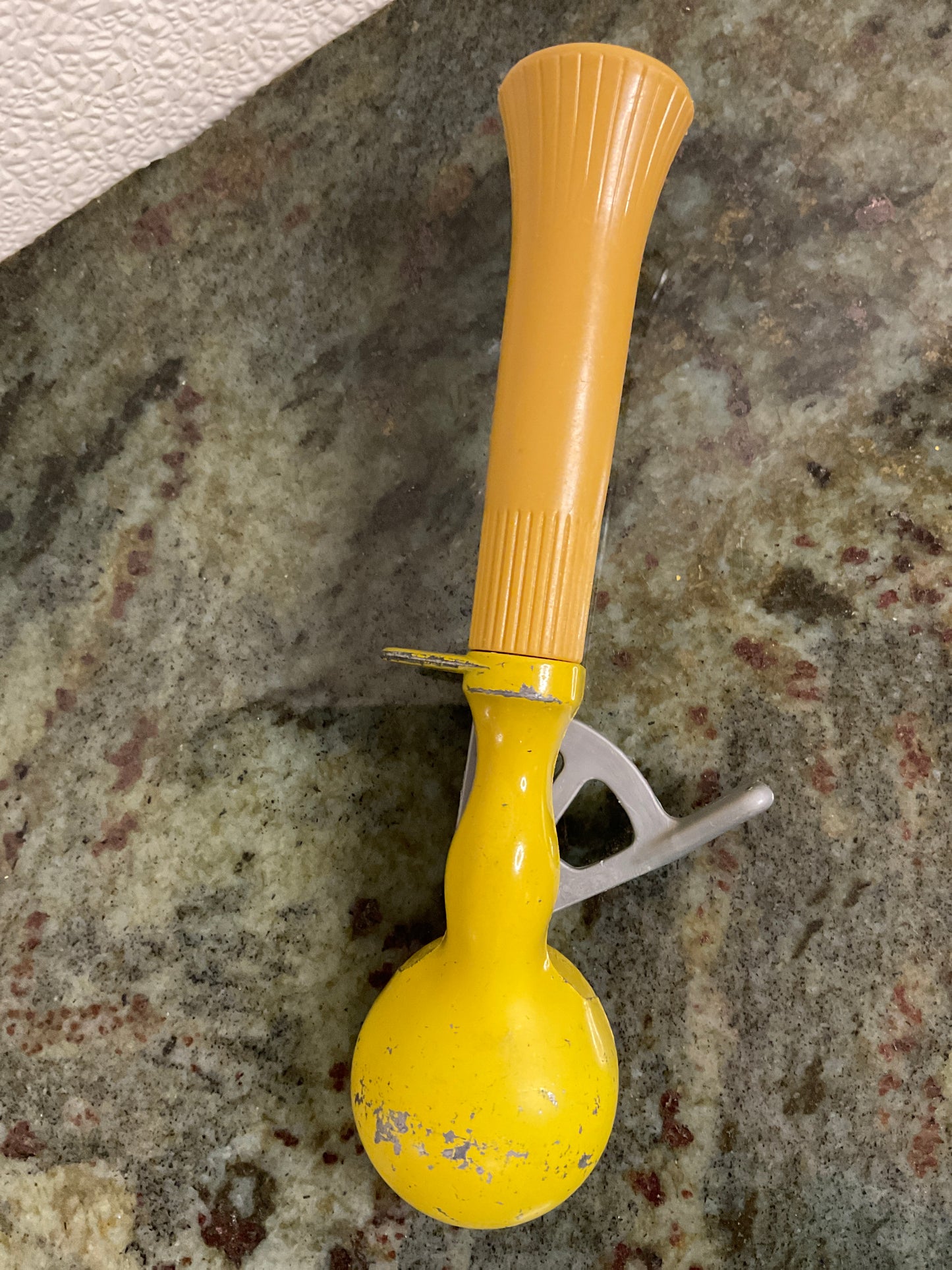 Vintage Bonny Yellow Ice Cream Scoop