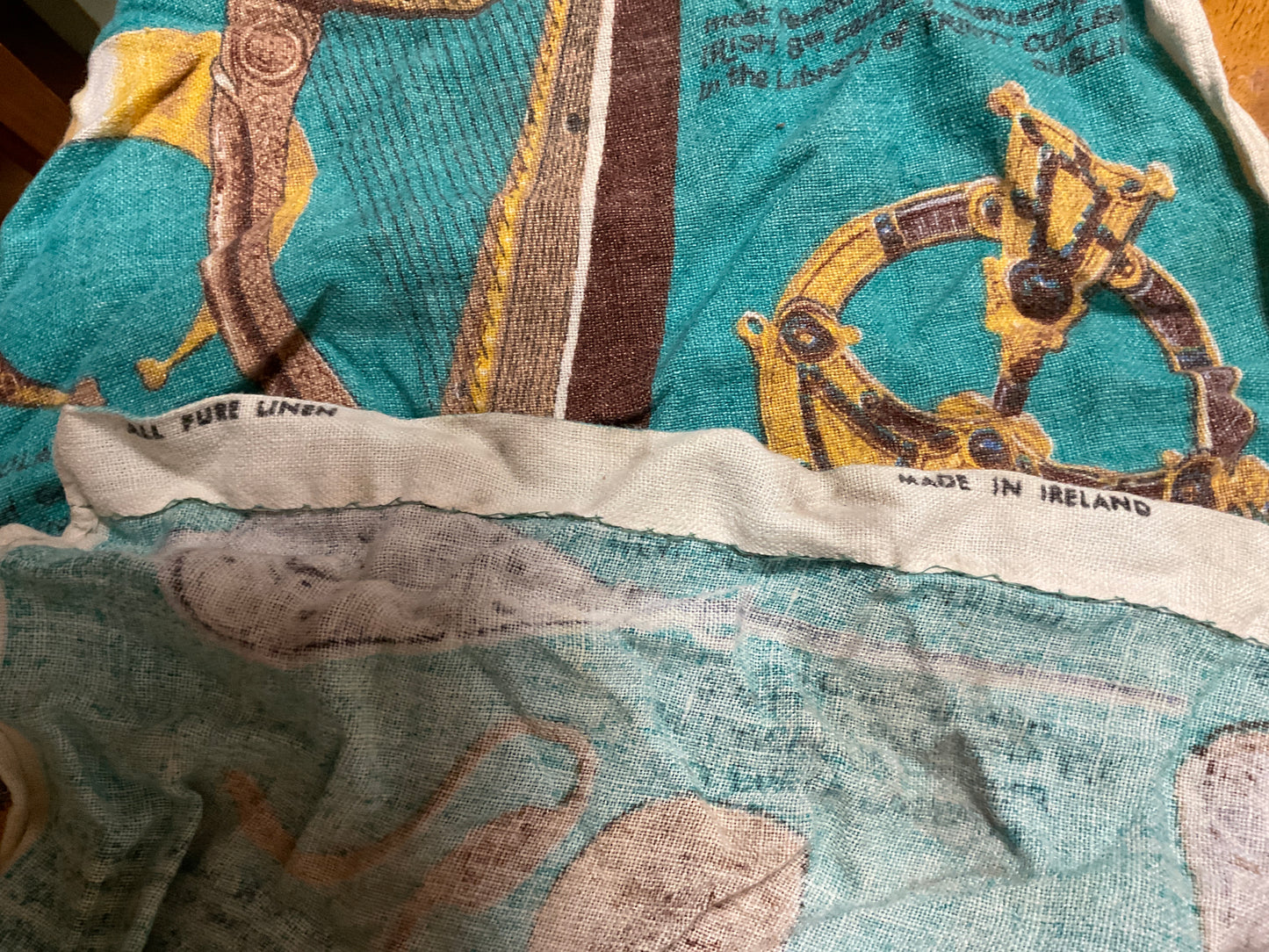 Vtg Ireland’s Treasures Dish Towel  20” x 30”