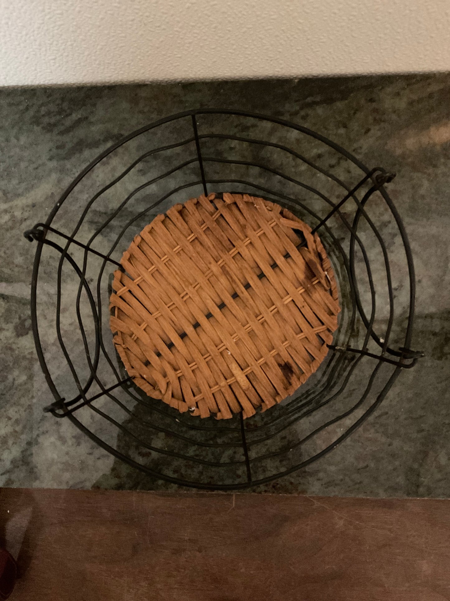Round Wire Basket w/Wicker Bottom