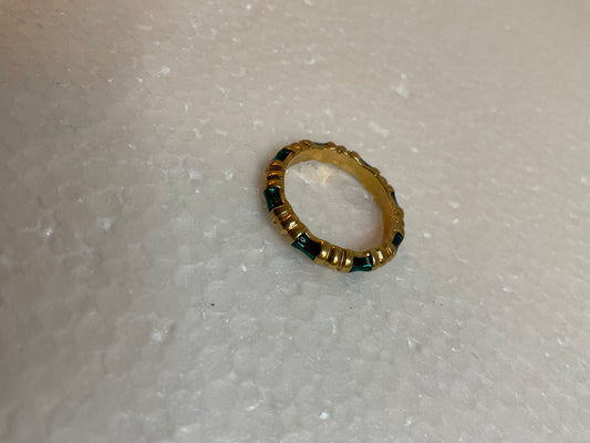 Avon Vintage Gold Tone Royal Circle Green Enamel Stackable Ring