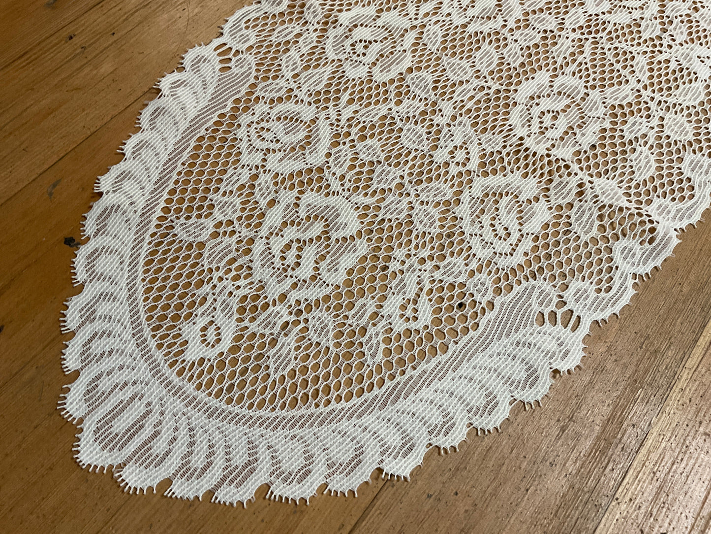 White Peony Pattern Lace 51” Table Runner
