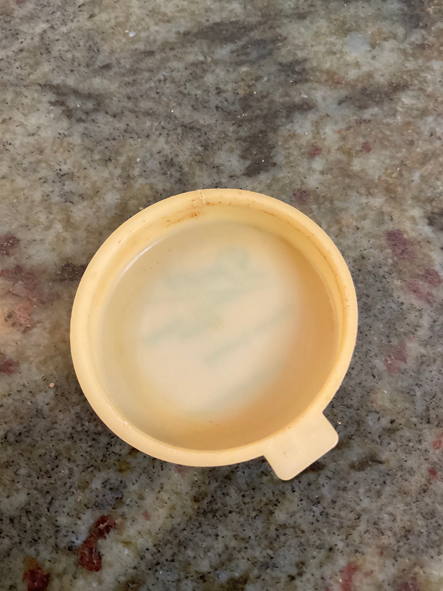 Vintage Dows Diary Farm Plastic Bottle Cap