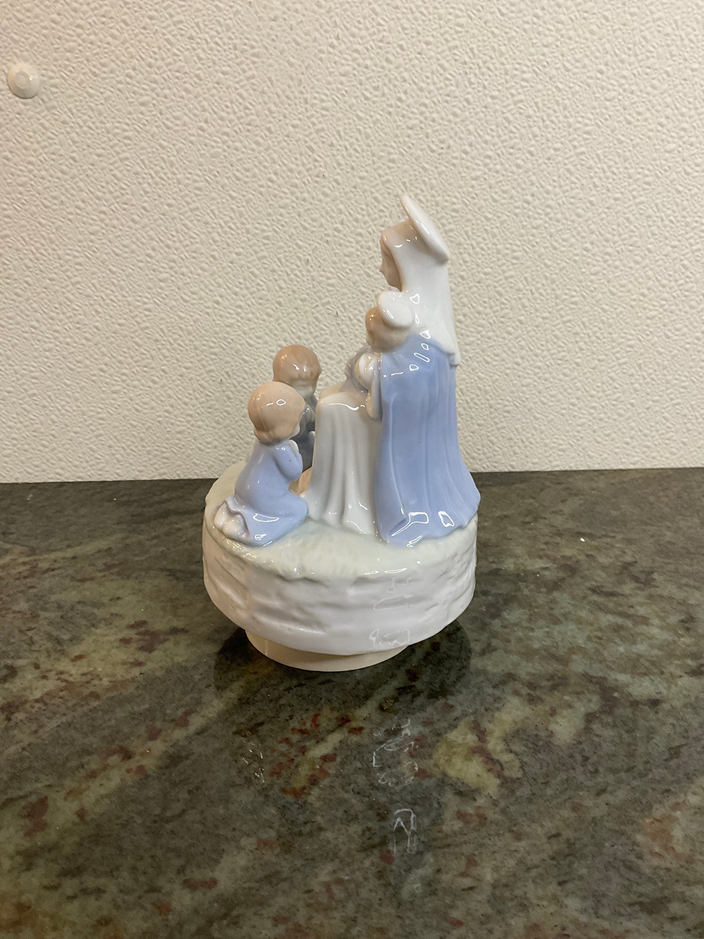 Vintage Music Box Mary And Baby Jesus Made In Japan
