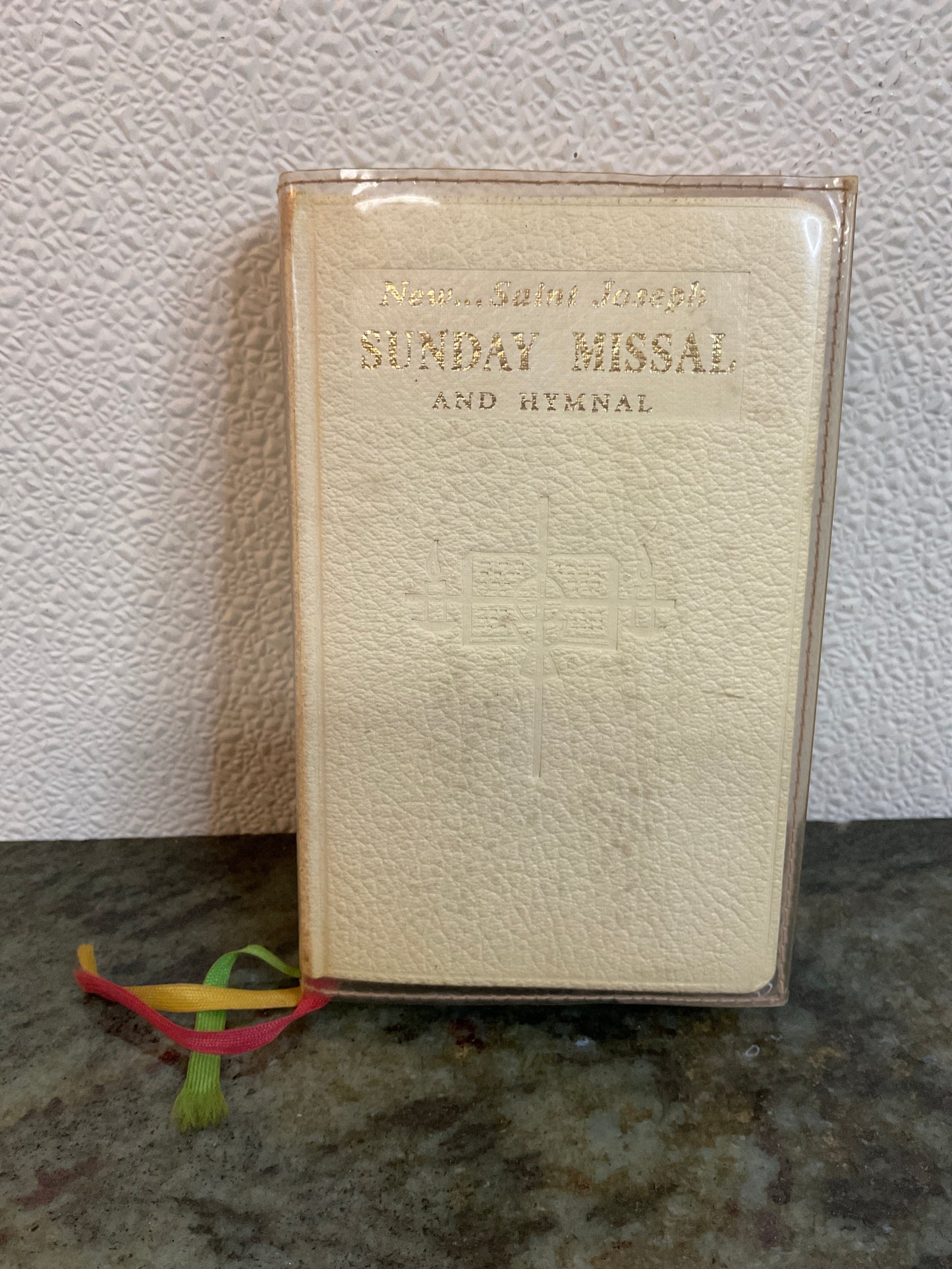 New…Saint Joseph Sunday Missal & Hymnal