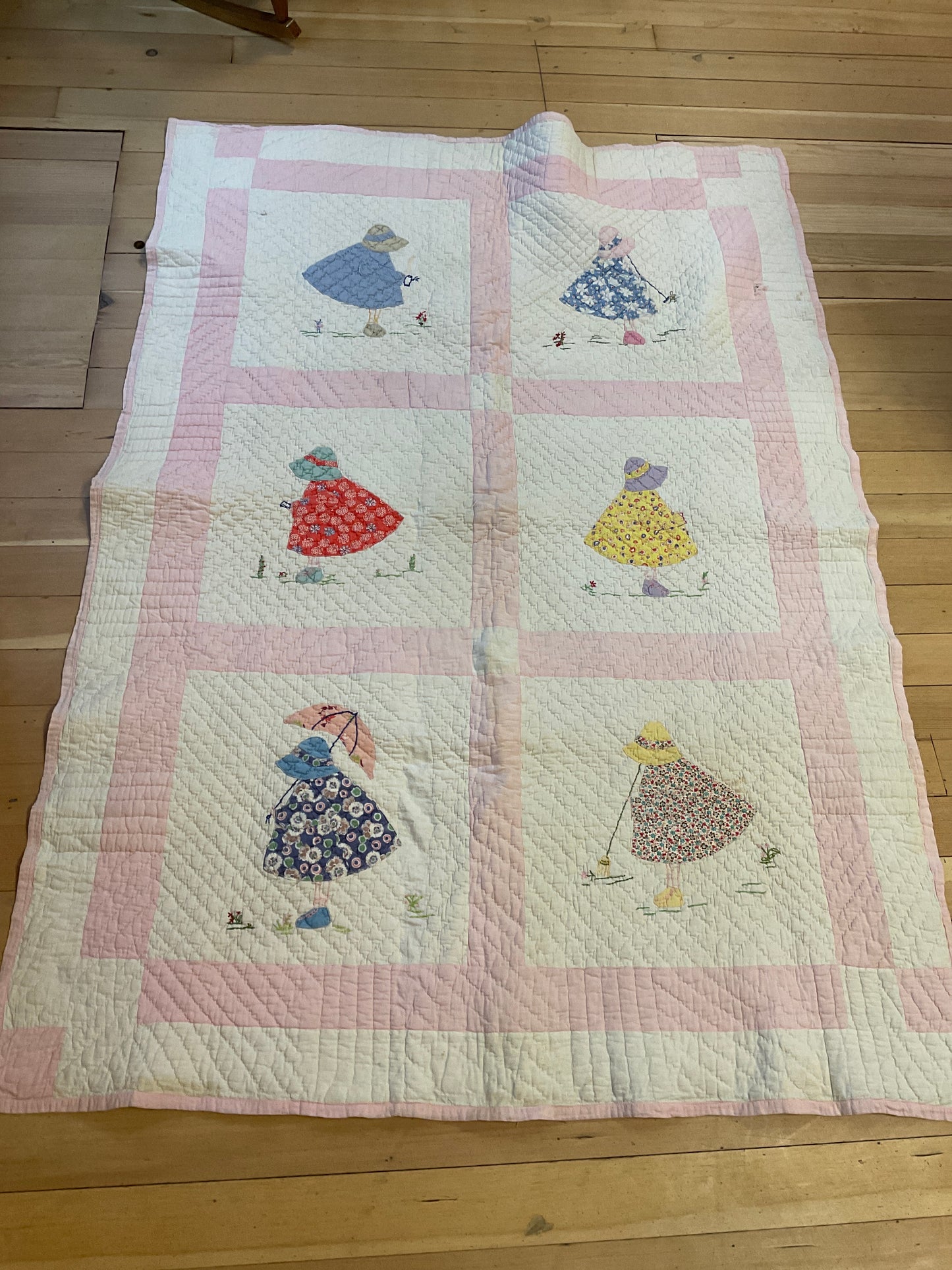 Appliqué Sunbonnet Sue Quilt