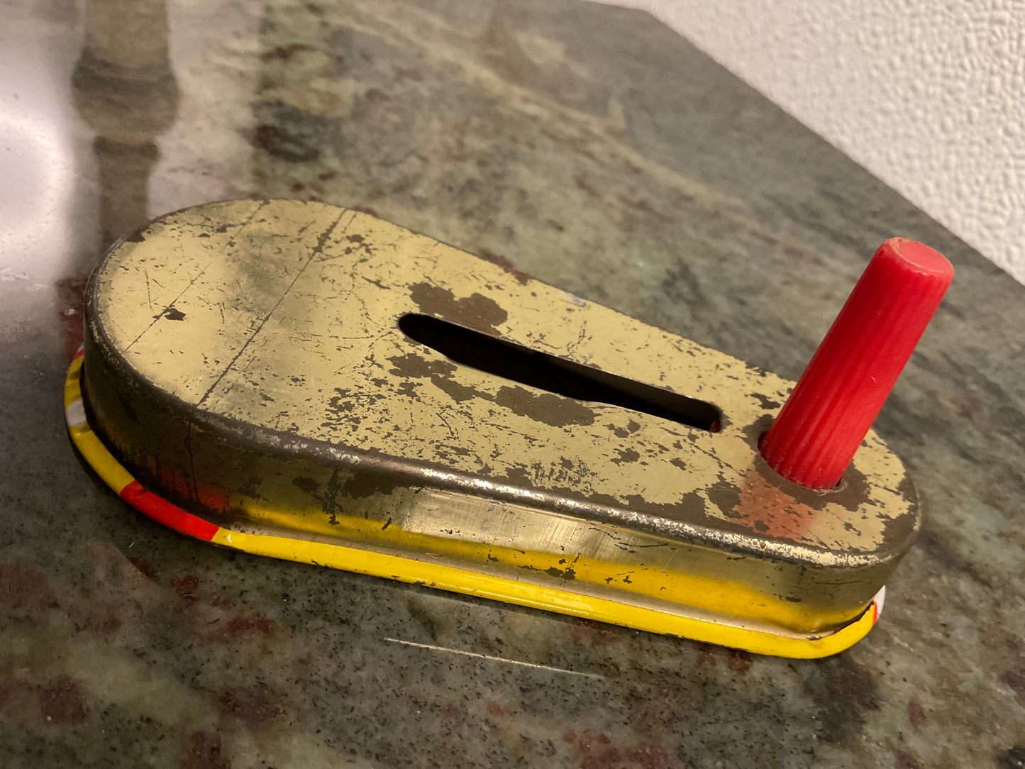 Metal Noise Maker w/Trumpet Player
