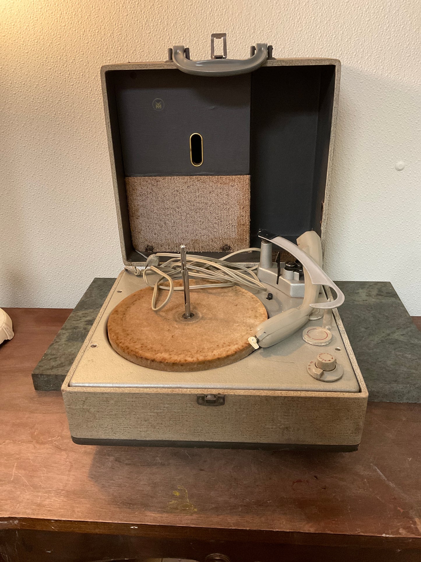 V M Tri-O-Matic Record Player Model 990B
