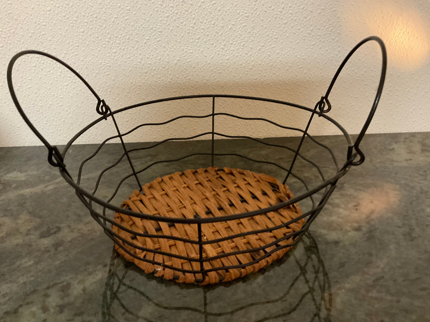 Round Wire Basket w/Wicker Bottom