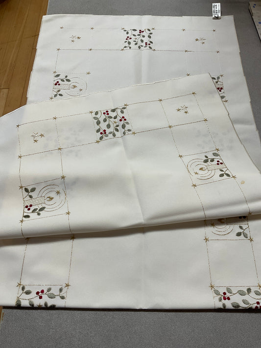 Christmas Candle/Holly Table Runner