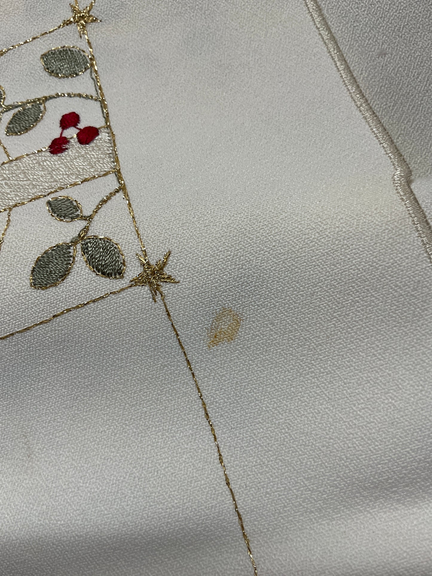 Christmas Candle/Holly Table Runner