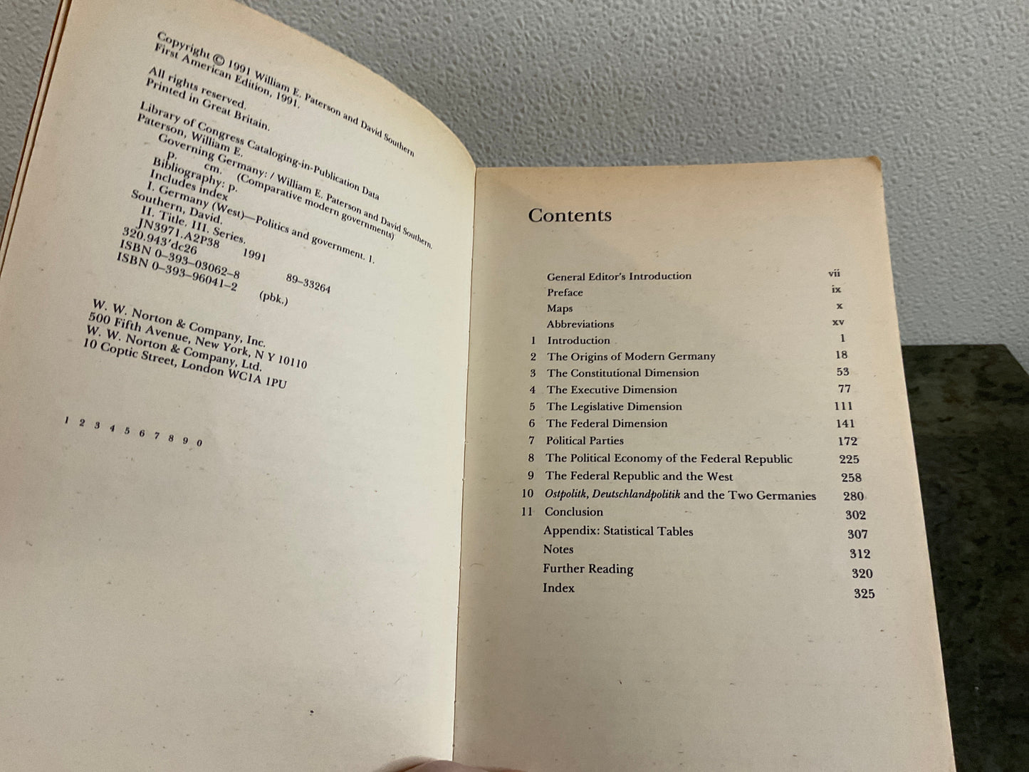 Book Governing Germany