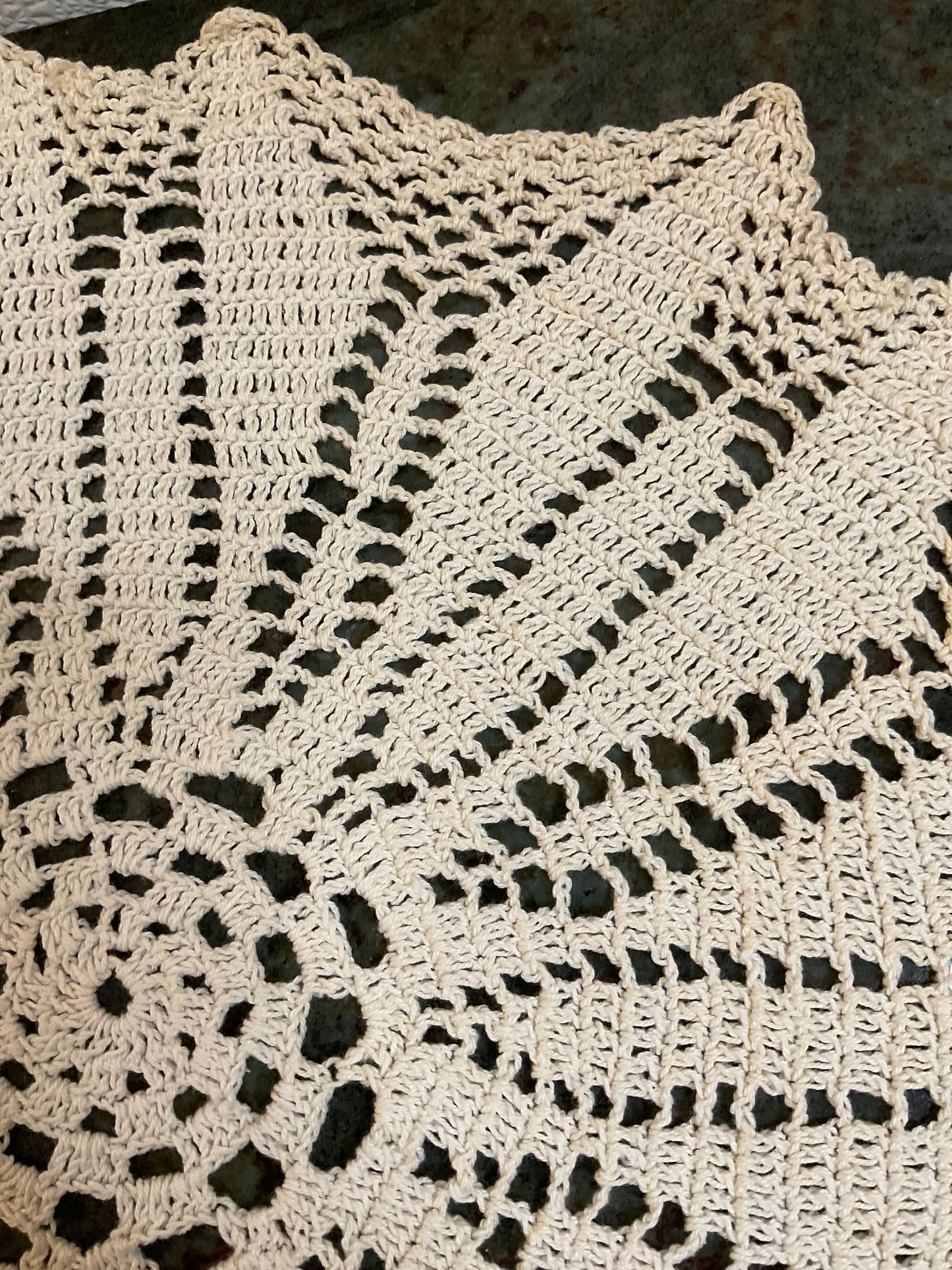 16” Pointed Scalloped Round Doily