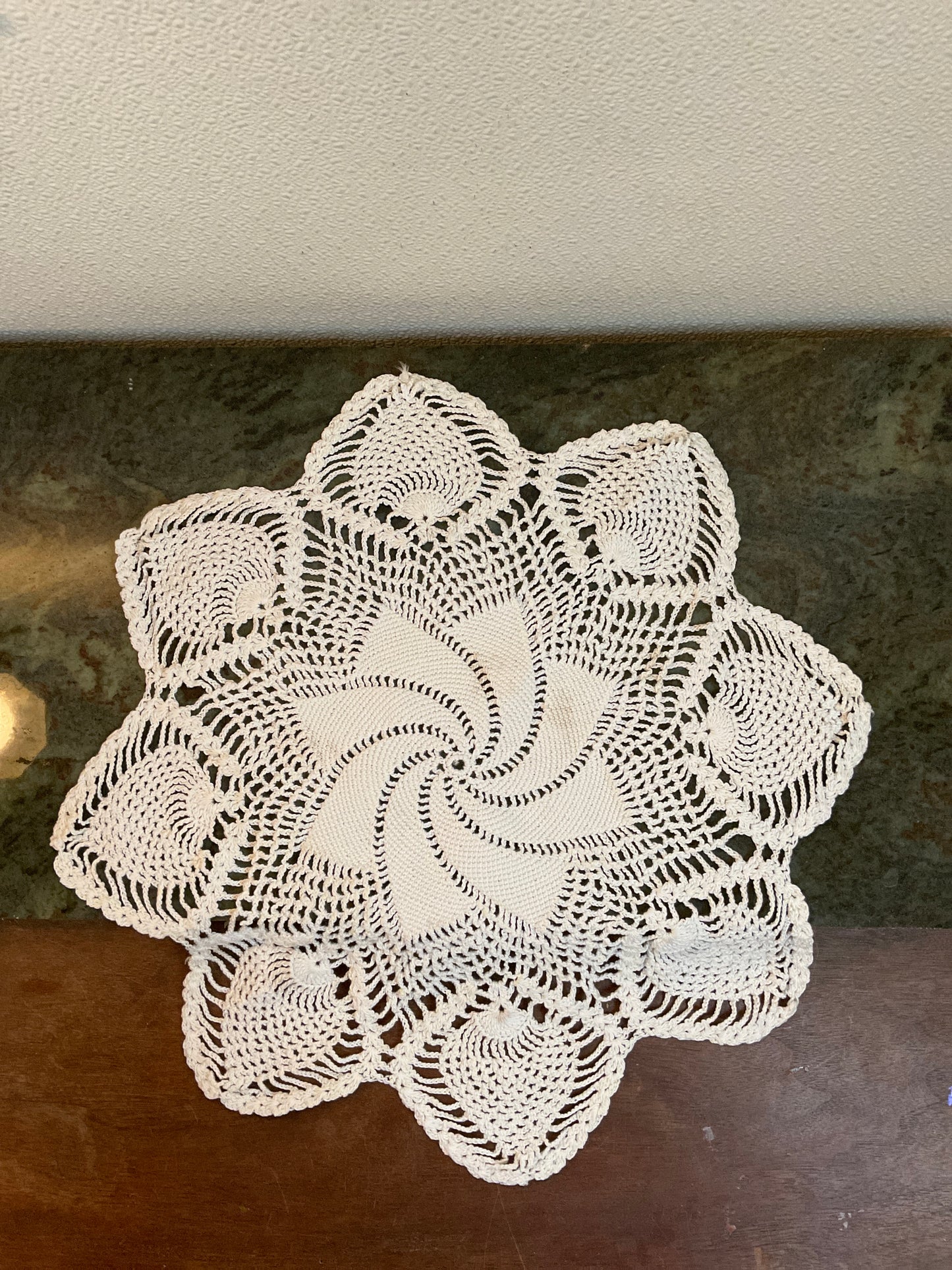 16.5” Vintage Pineapple/Pinwheel Doily