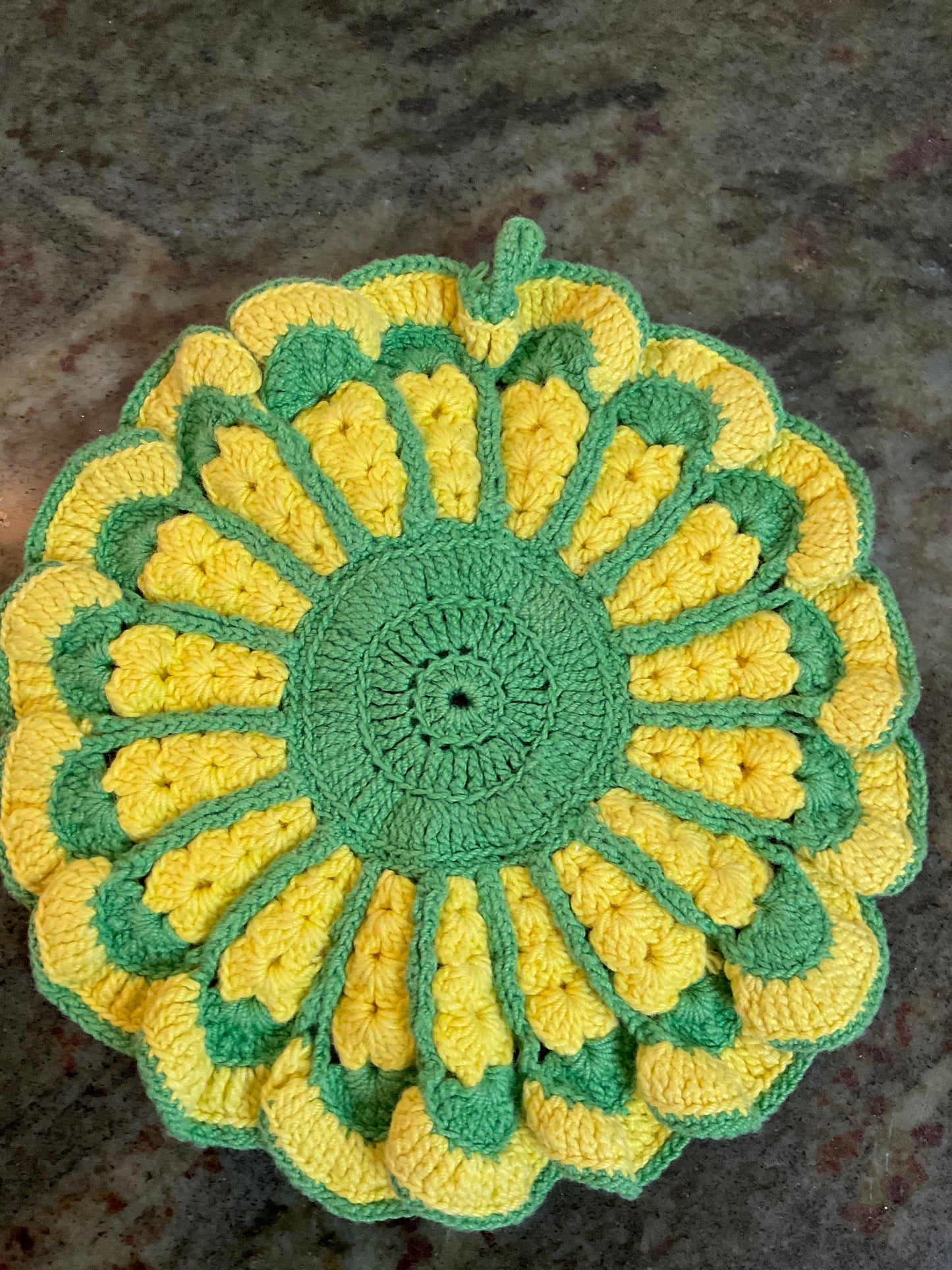 Vintage  Yellow and Green Scalloped Round  Hot Pad