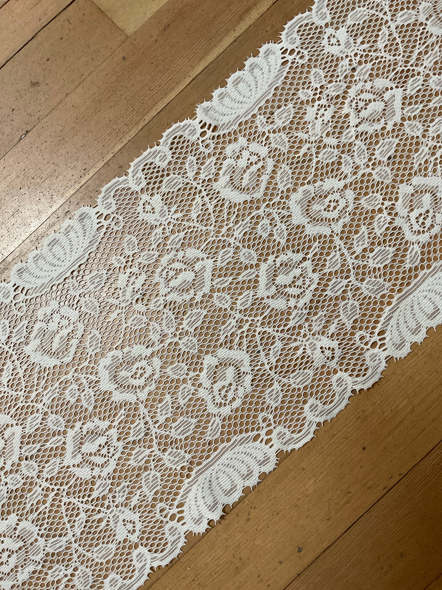 White Peony Pattern Lace 51” Table Runner