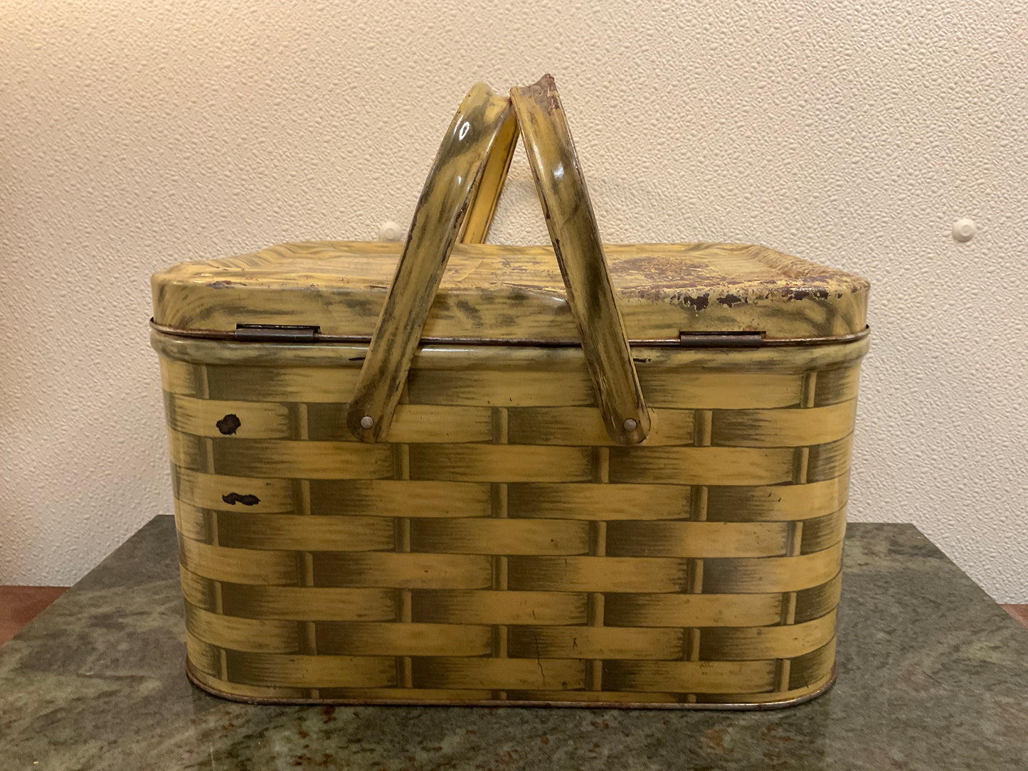 Vintage Basketweave Lithograph Metal Tin Picnic Basket w/ Handles