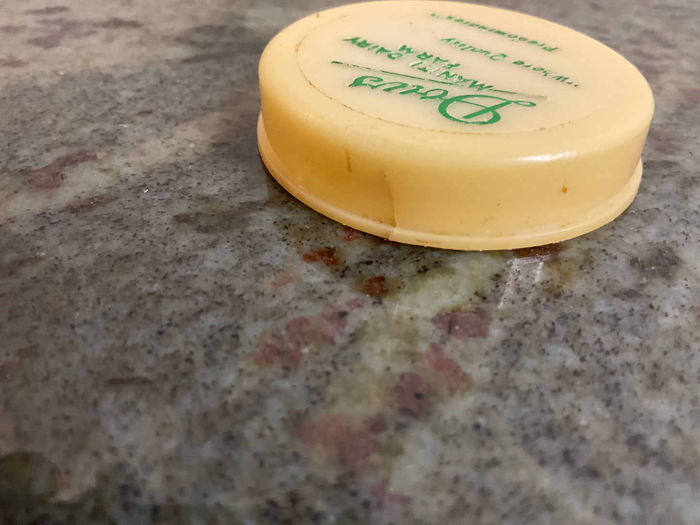 Vintage Dows Diary Farm Plastic Bottle Cap