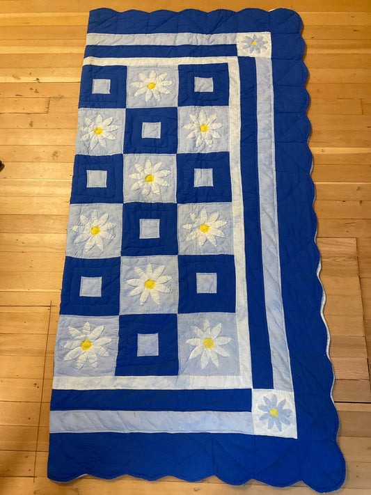 Twin Daisy Blue Quilt