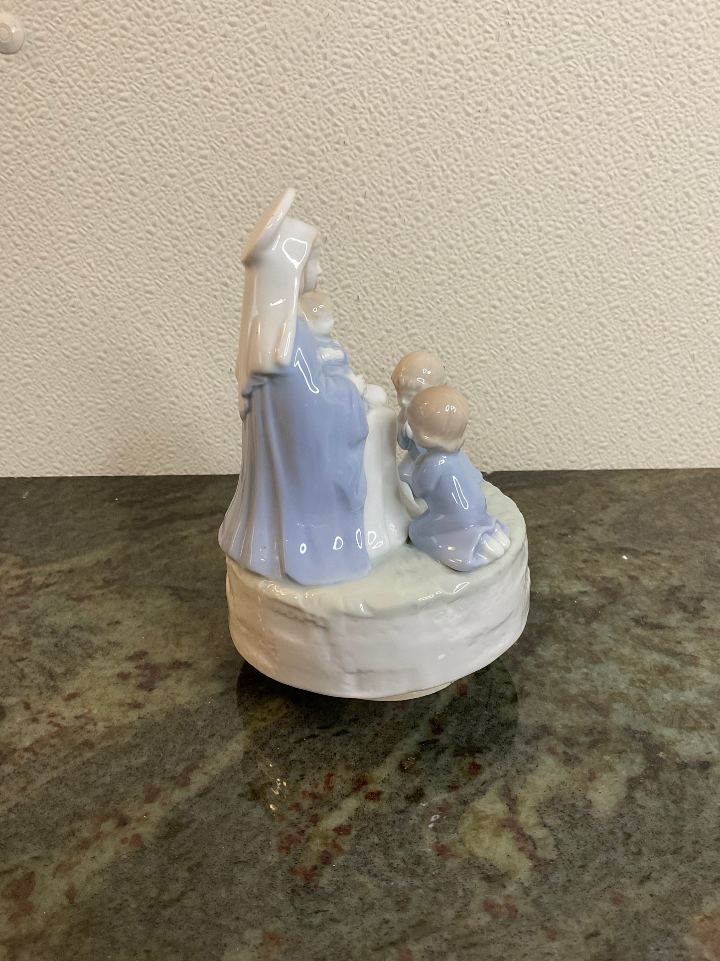 Vintage Music Box Mary And Baby Jesus Made In Japan