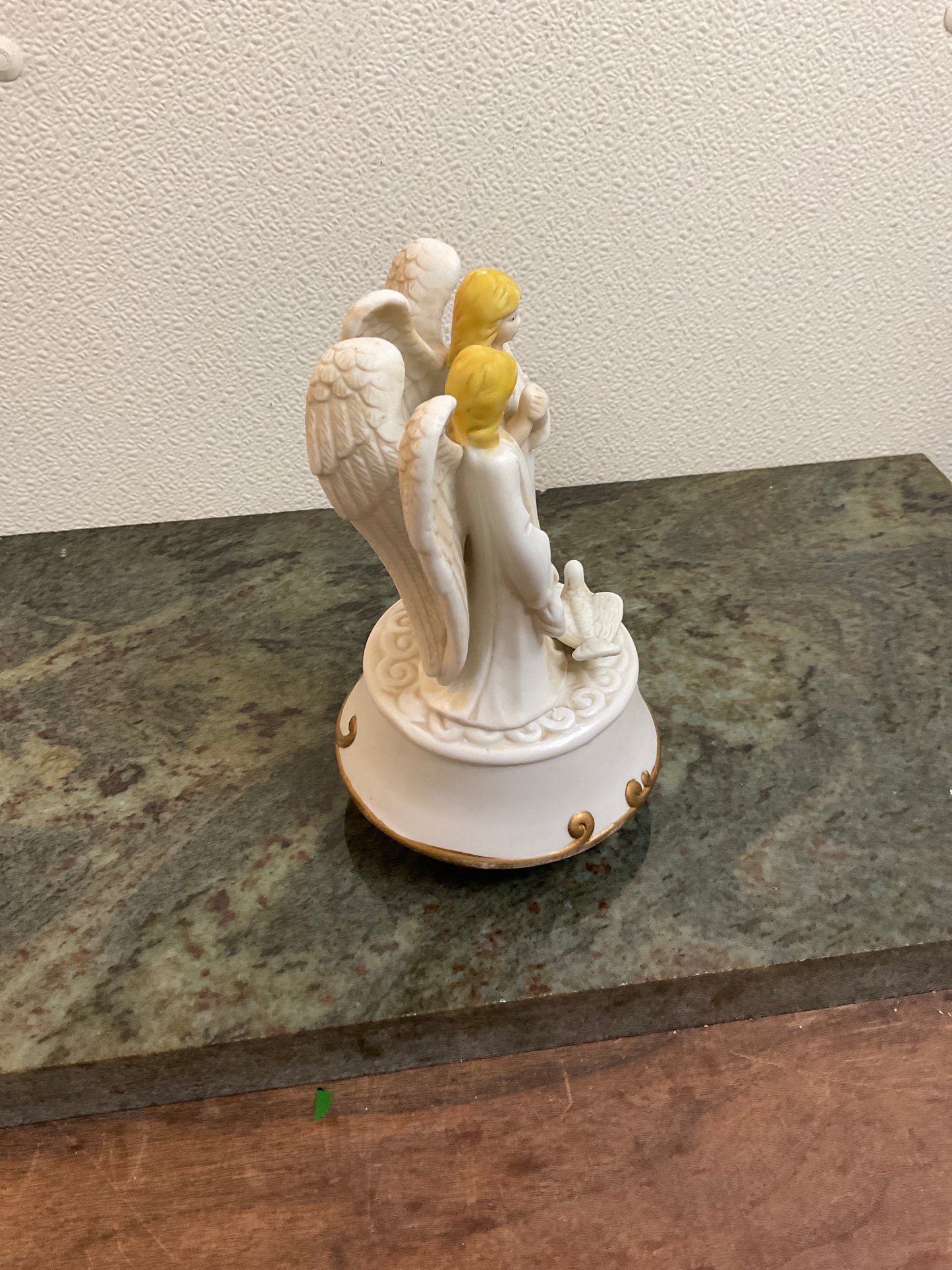 Vintage Christmas Around the World Angels of Peace music box