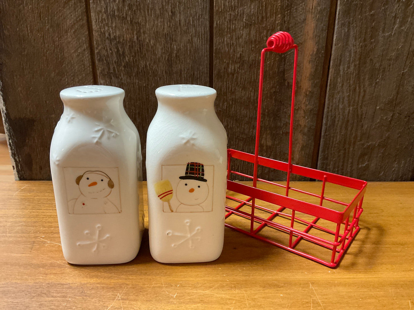 Hallmark Ceramic S/P with Wire Holder