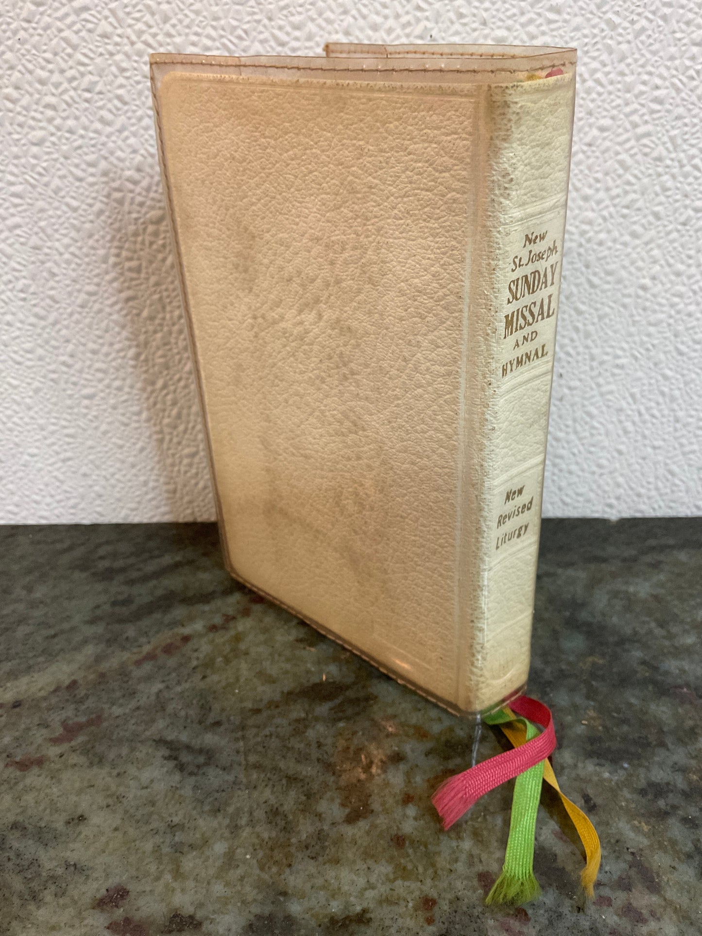 New…Saint Joseph Sunday Missal & Hymnal