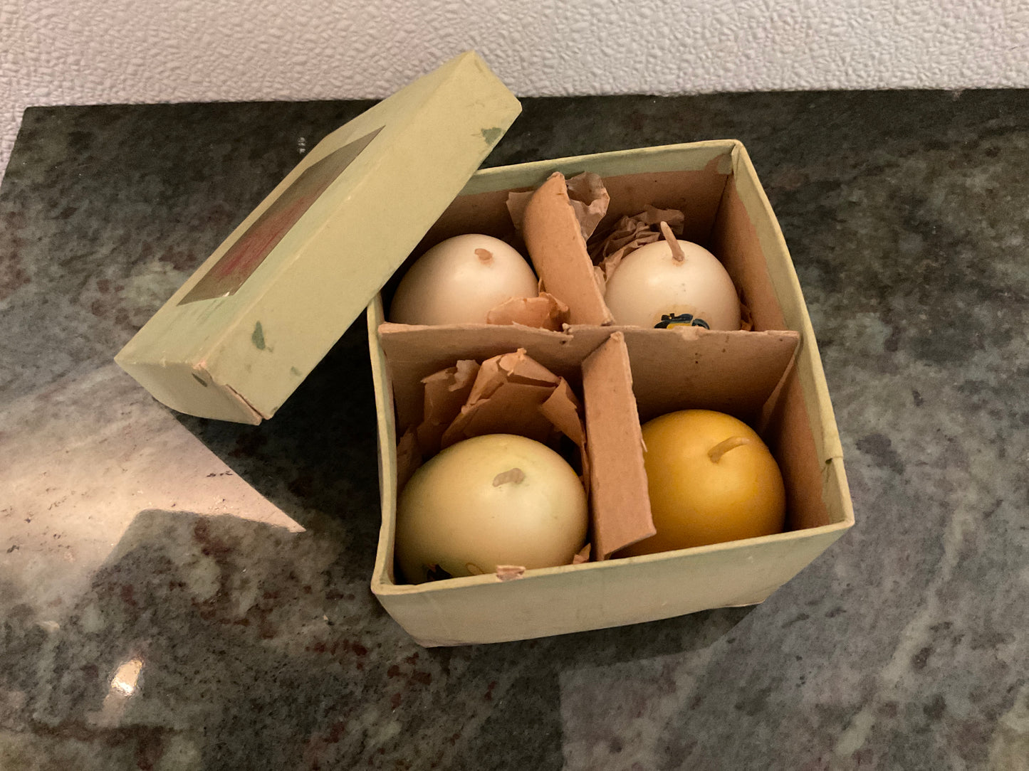 4 Easter Eggs Tavern Novelty Candles w/box