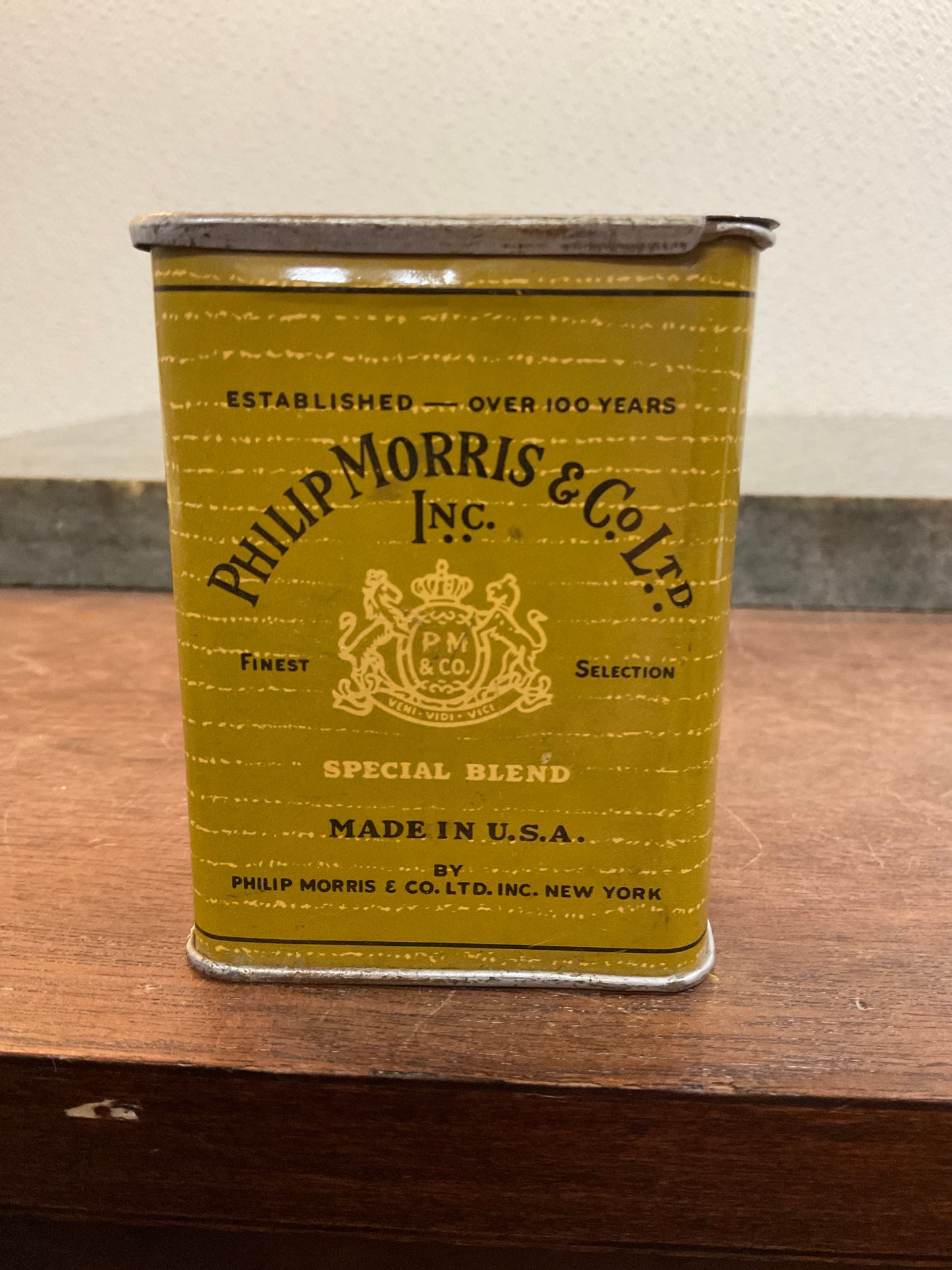Vtg Philip Morris & Co Tobacco Tin