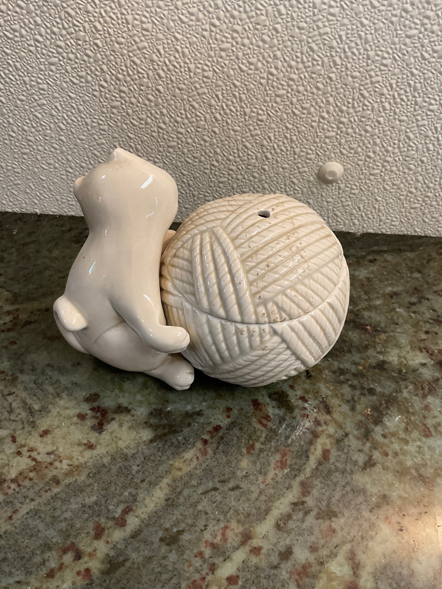 Vintage Ceramic Cat Yarn Holder/ Stringer