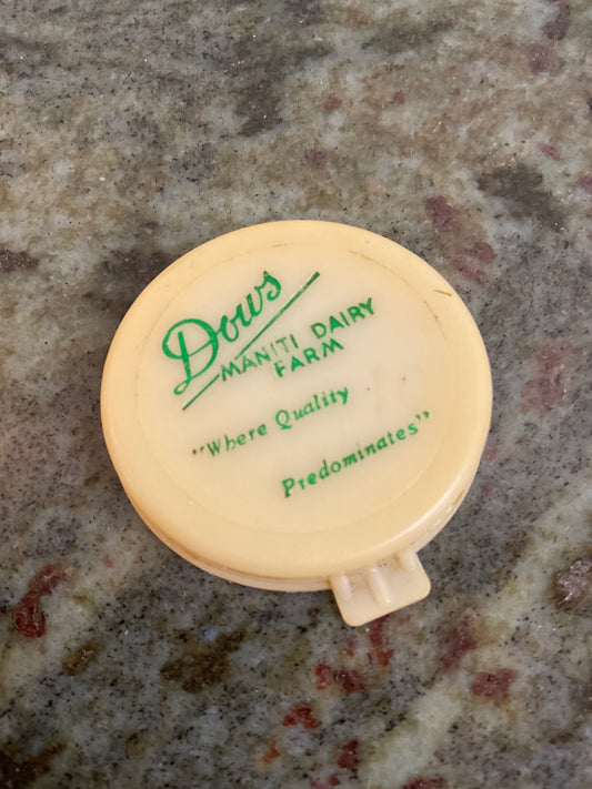 Vintage Dows Diary Farm Plastic Bottle Cap