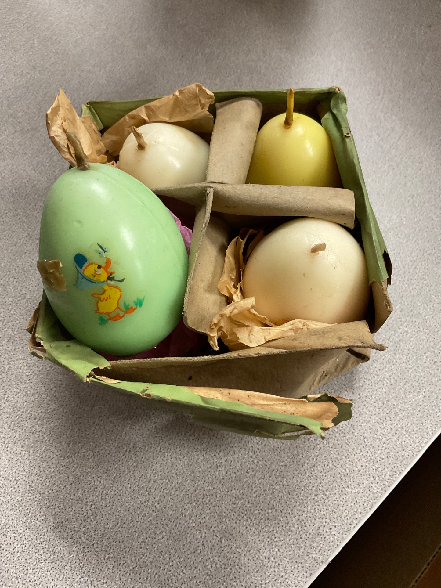 4 Easter Eggs Tavern Novelty Candles w/box no lid