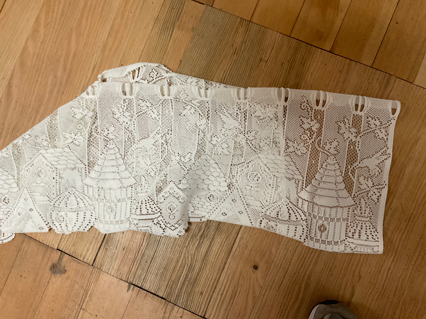 60” White Valance Birdhouse Theme