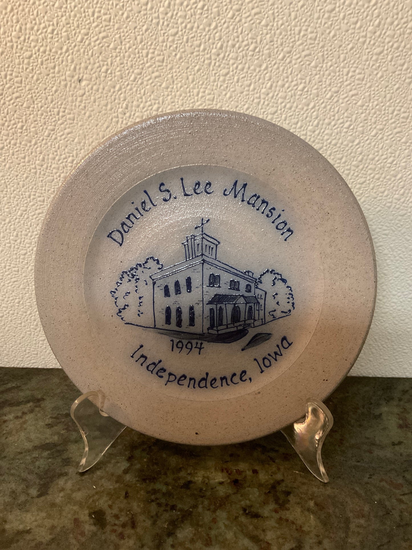 Independence Iowa Daniel S. Lee Mansion Stoneware Pottery Plate.