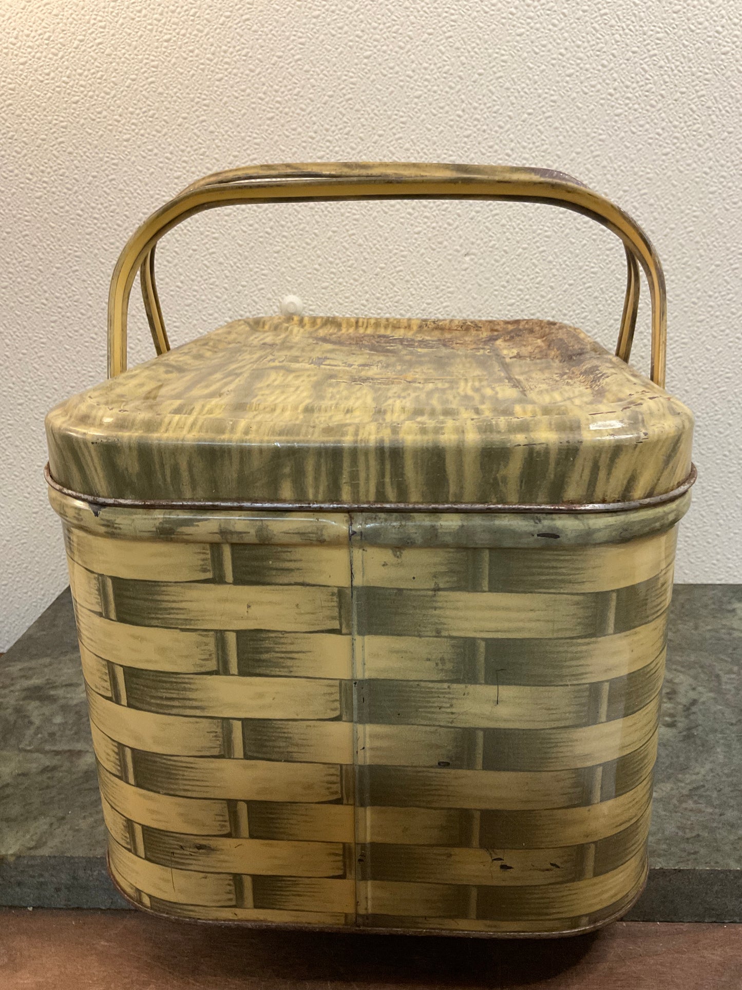 Vintage Basketweave Lithograph Metal Tin Picnic Basket w/ Handles