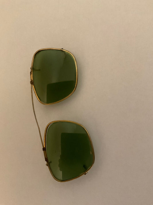 Vintage Polaroid Gold Metal w/green lens. Clip on Sunglasses