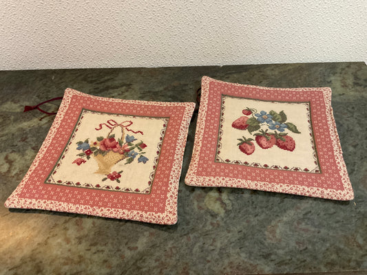 Quilted Set Of 2 Pot Holders