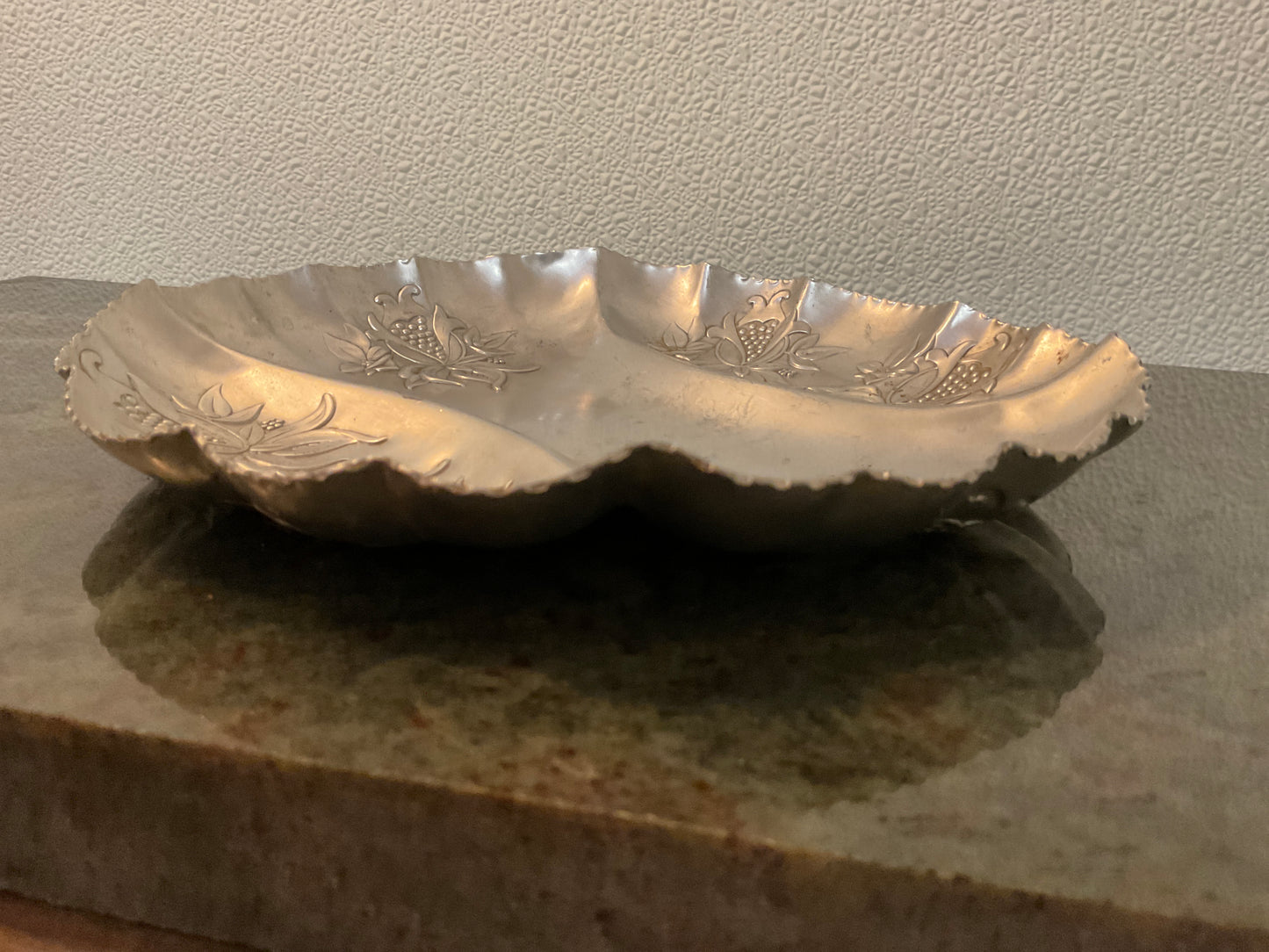 Farber & Schlevin Hammered Aluminum Divided Tulip Tray