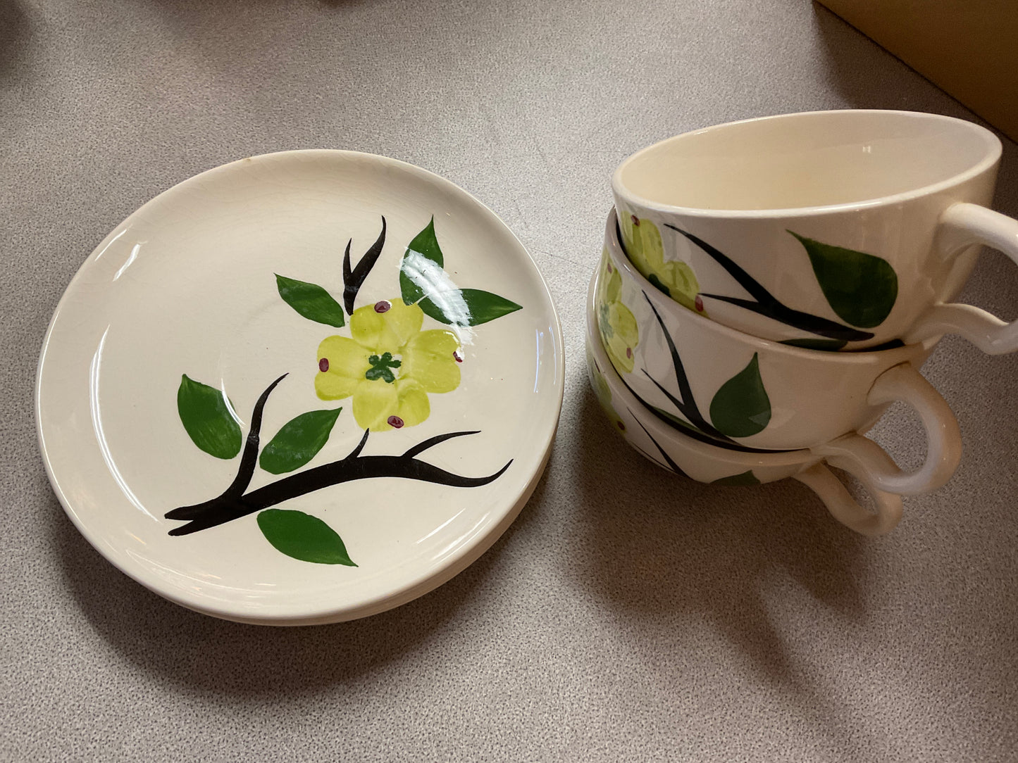 Vtg Dixie Dogwood Set 4 Cups and 3 Saucers