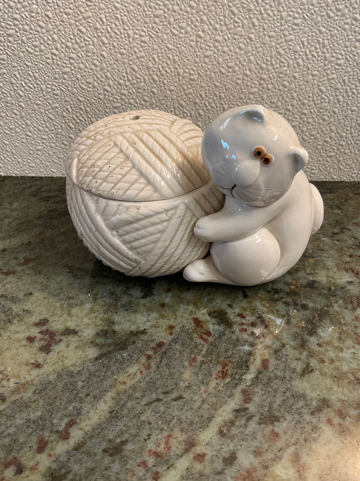 Vintage Ceramic Cat Yarn Holder/ Stringer
