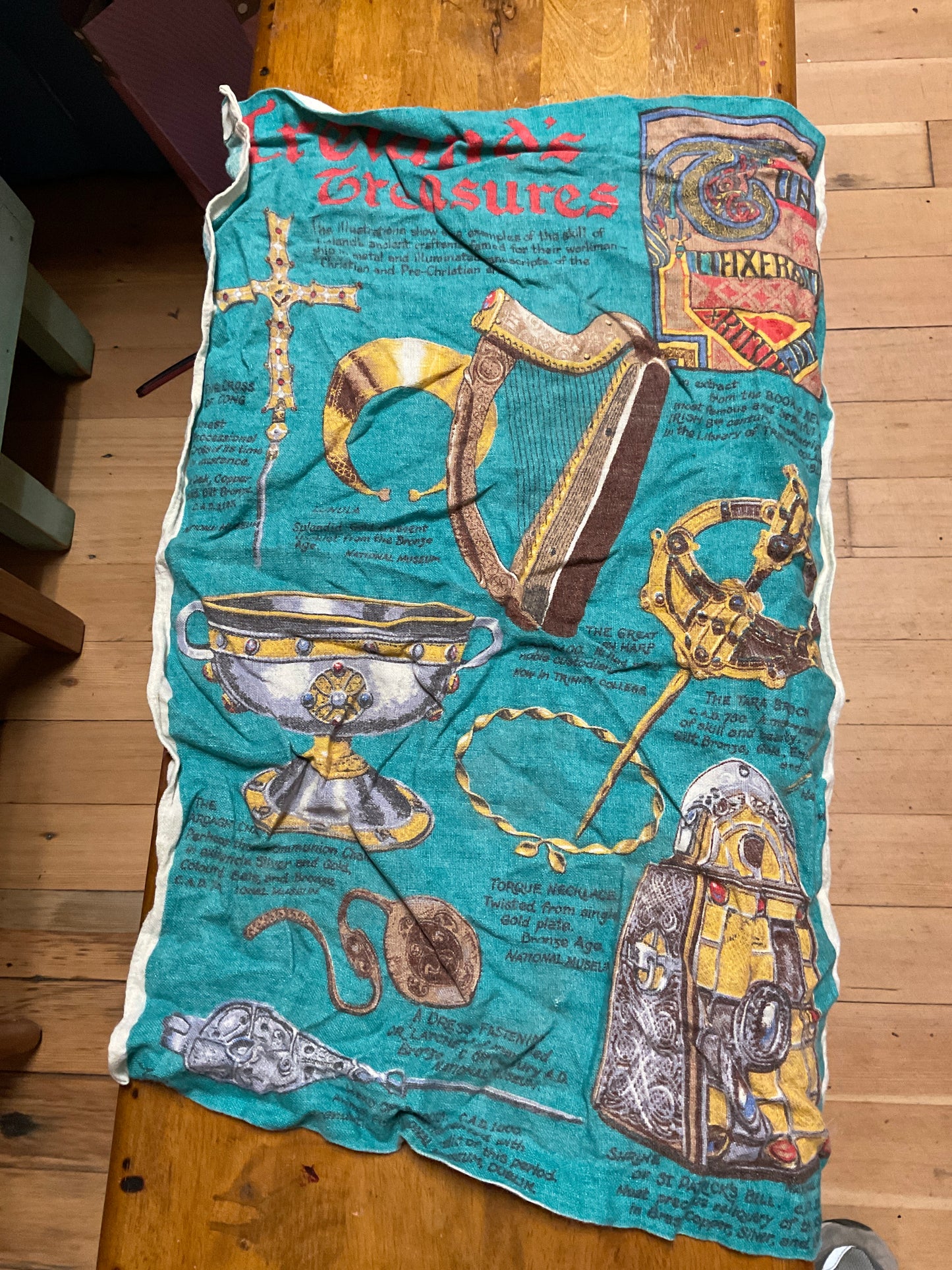 Vtg Ireland’s Treasures Dish Towel  20” x 30”