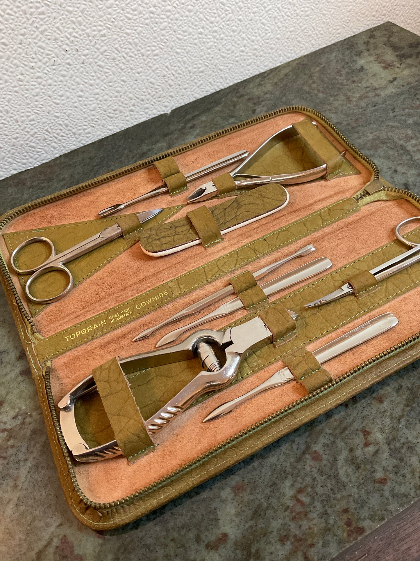 Vintage Top Grain Cowhide Manicure
