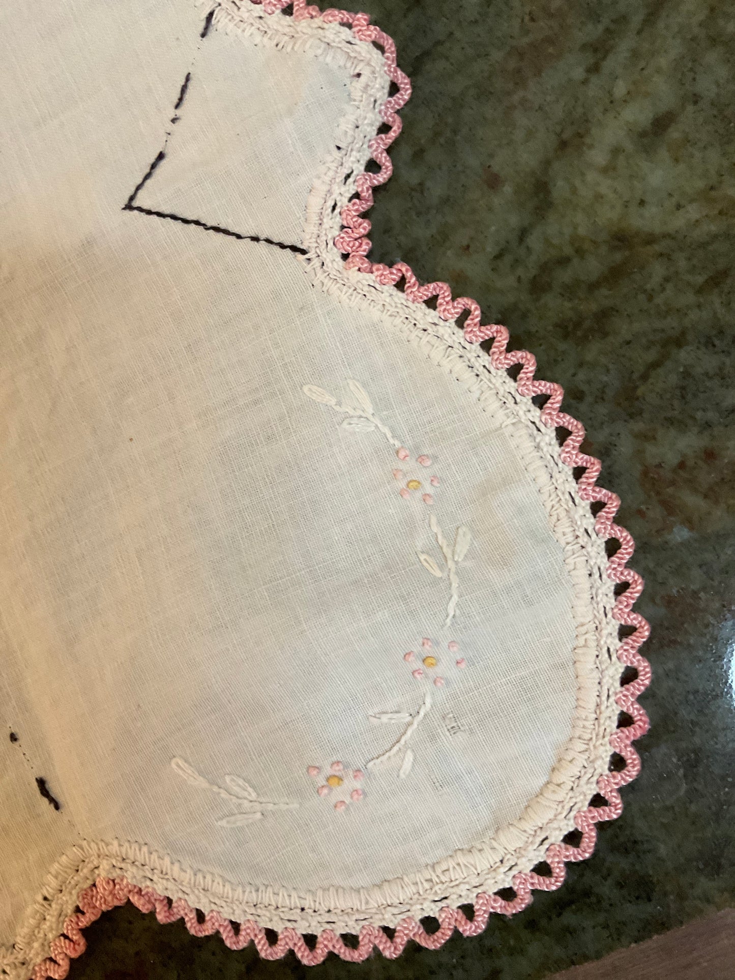 16” x 11” Vintage Linen pink Embroidered Flowers And Scalloped Crochet Edge