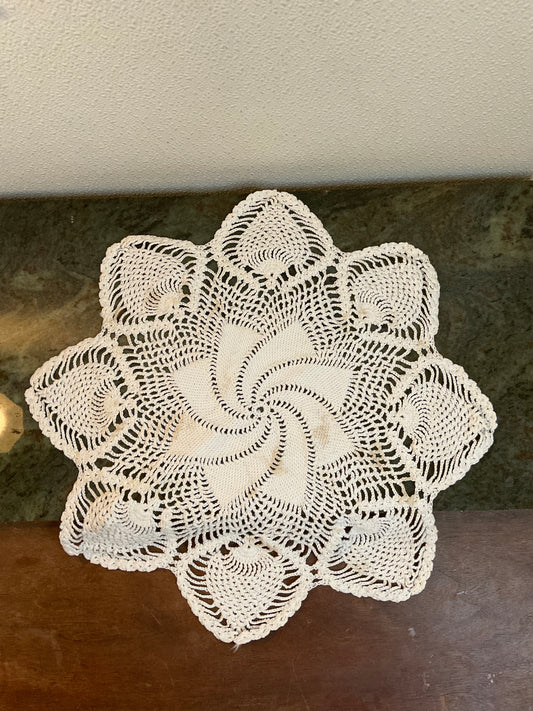 16.5” Vintage Pineapple/Pinwheel Doily
