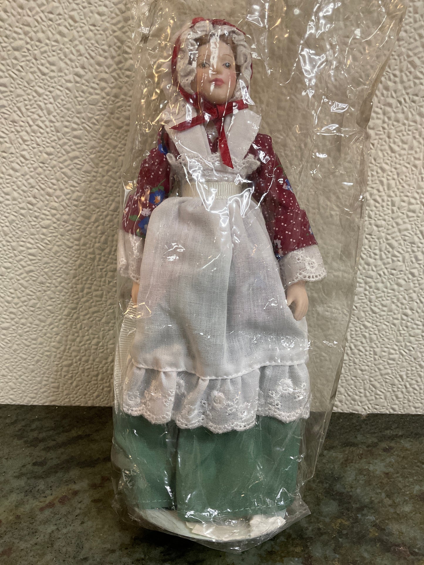 Vtg Avon Porcelain ‘Early American’ Doll