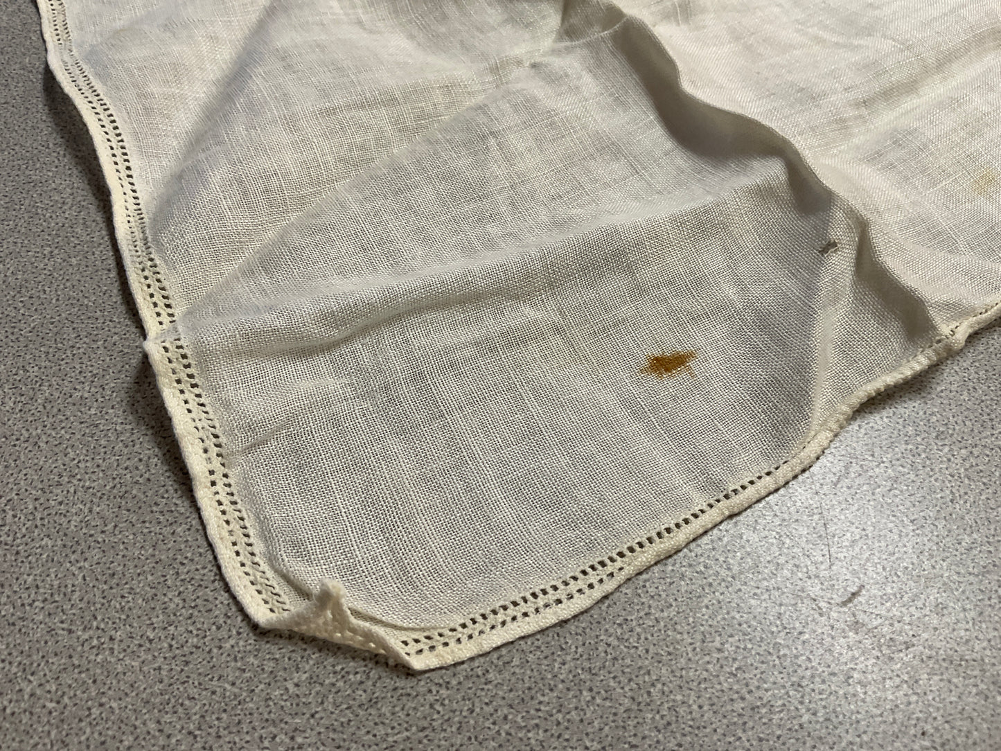 Vtg Handkerchief w/Embroidered Edge